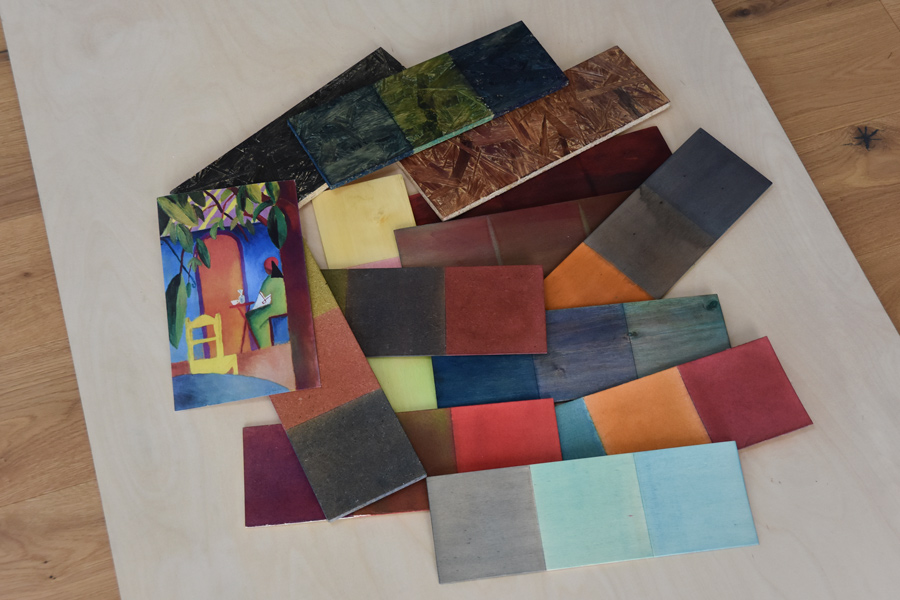 Verschiedene Muster mit farbigen Holzlasuren