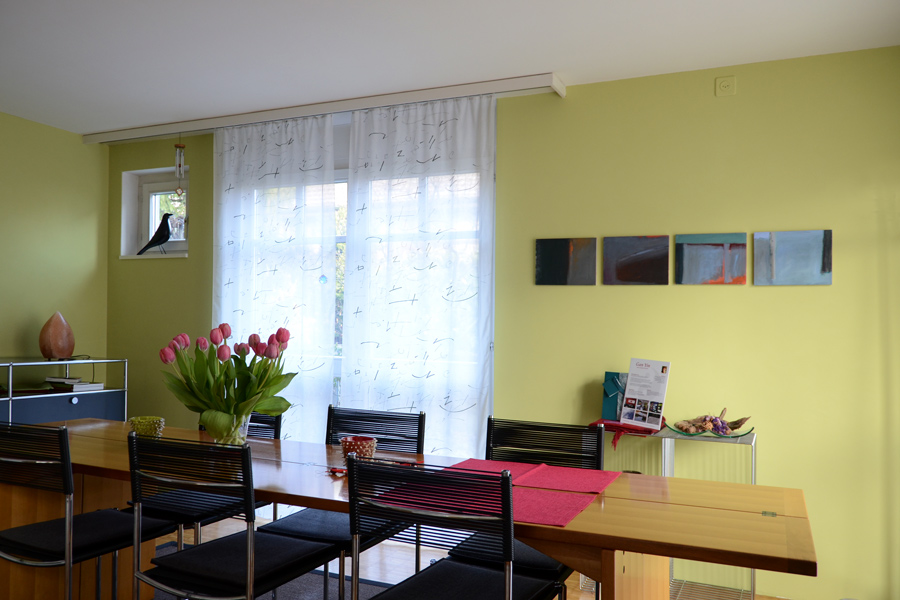 Farbgestaltung + Feng Shui Beratung: Das Bild zeigt den Essbereich in einem Einfamilienhaus.
