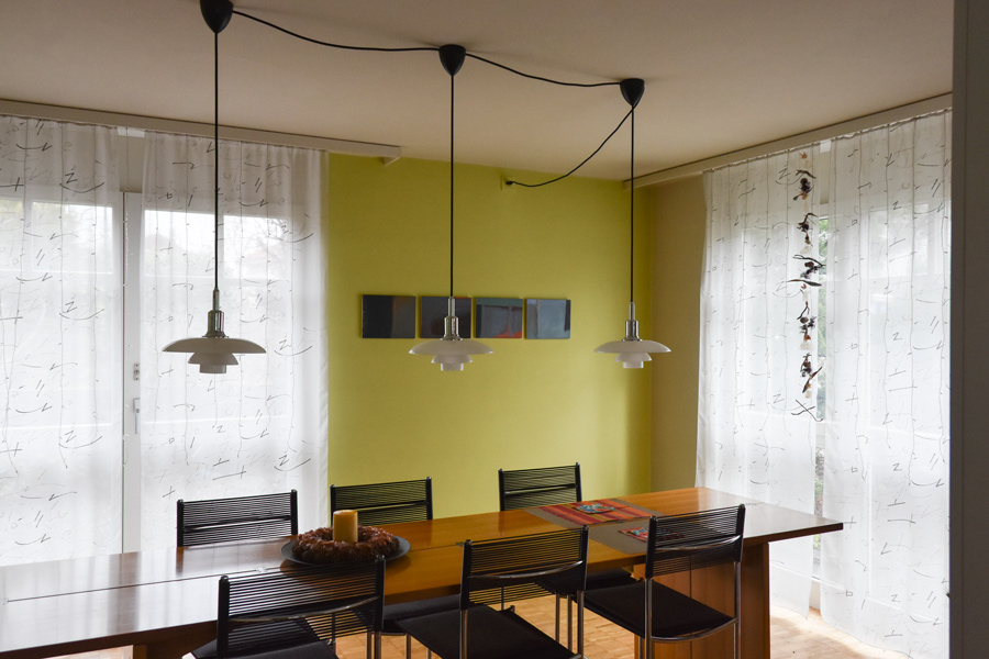 Farbgestaltung + Feng Shui im Innenraum: Das Bild zeigt das Esszimmer im Erdgeschoss in frühlingshaftem Grün (Blick Richtung Osten).